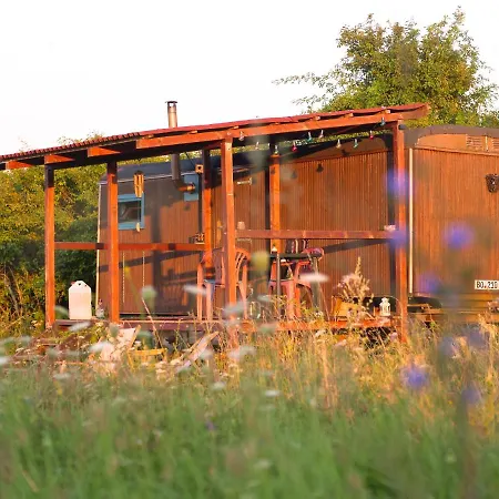 Camping Selanka Off Road Hill View