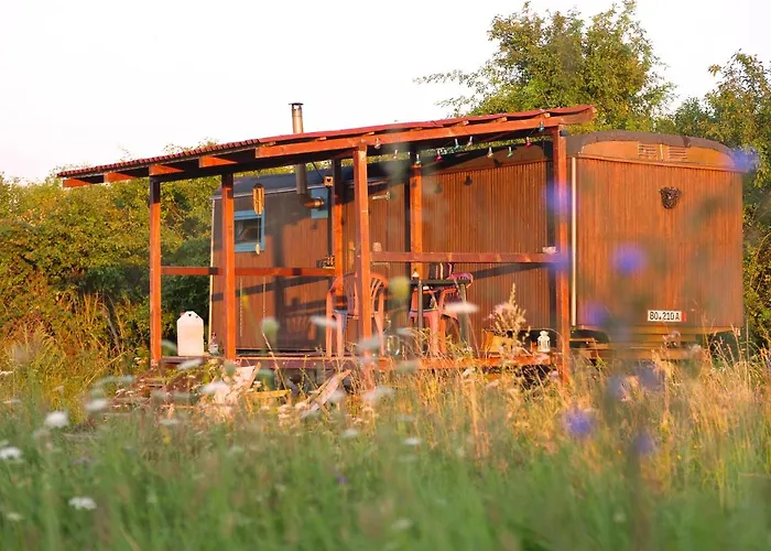 Camping Selanka Off Road Hill View