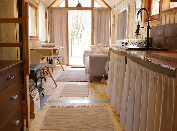 Camping Selanka Off Road Hill View