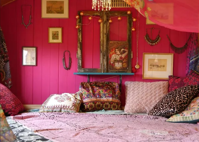 Camping Selanka Off Road Hill View